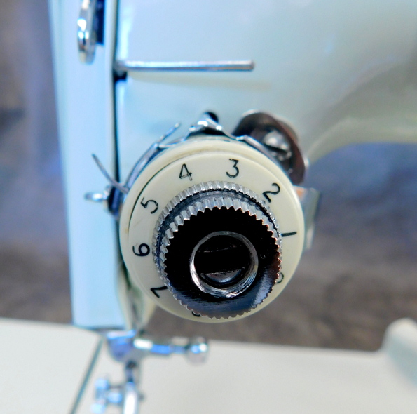 White 221K Singer Featherweight FA2058554