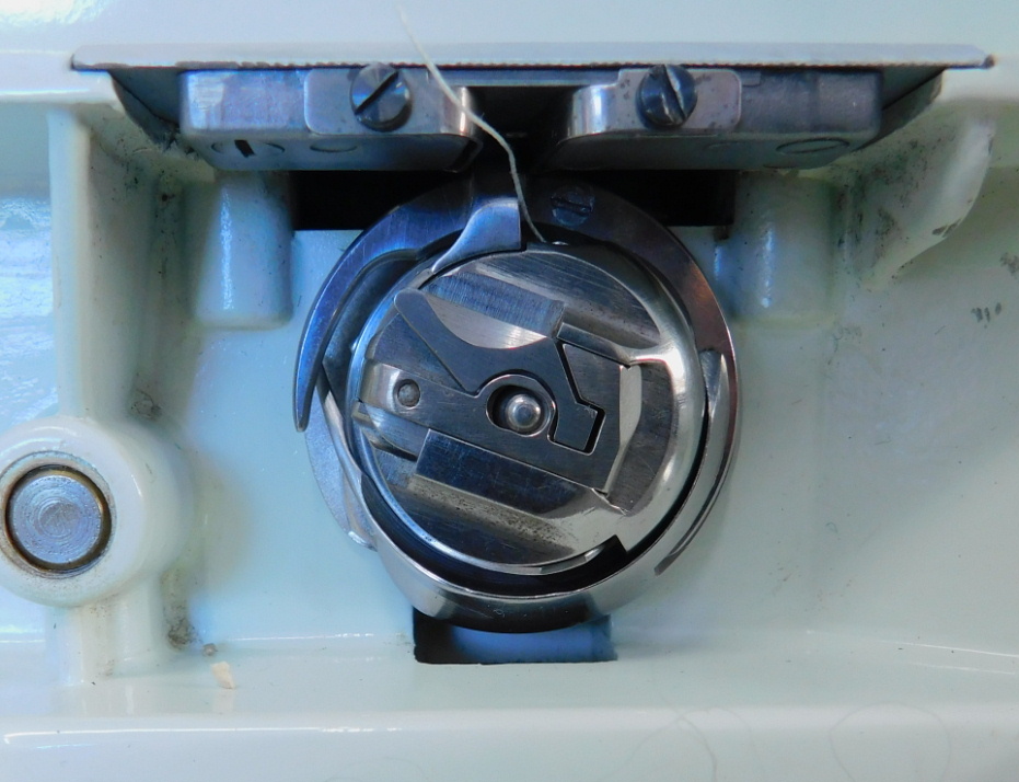 White 221K Singer Featherweight FA2058554