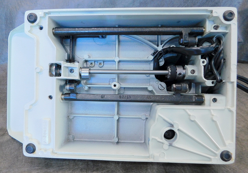 White 221K Singer Featherweight FA2058554