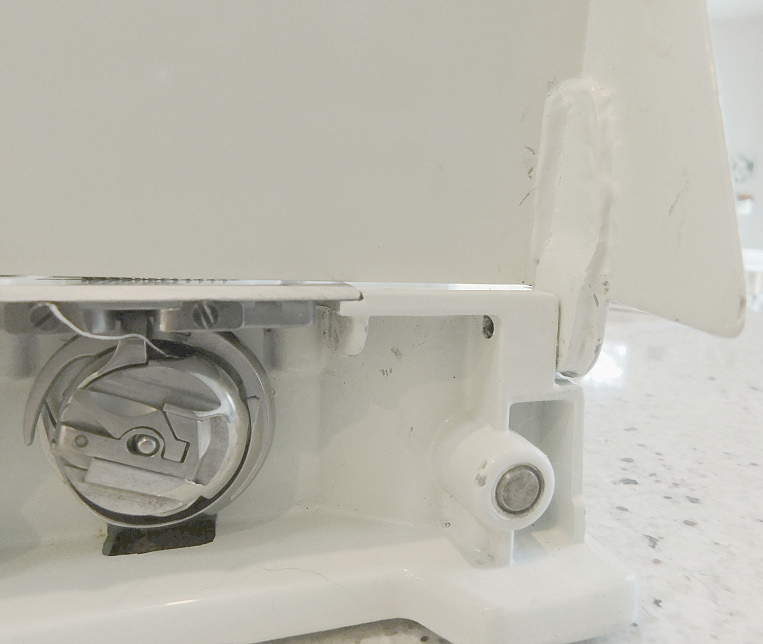 White 221K Singer Featherweight FA2058554