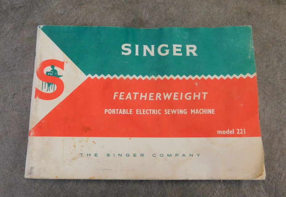 White 221K Singer Featherweight FA2058554