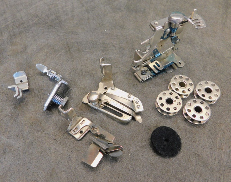 White 221K Singer Featherweight FA2058554