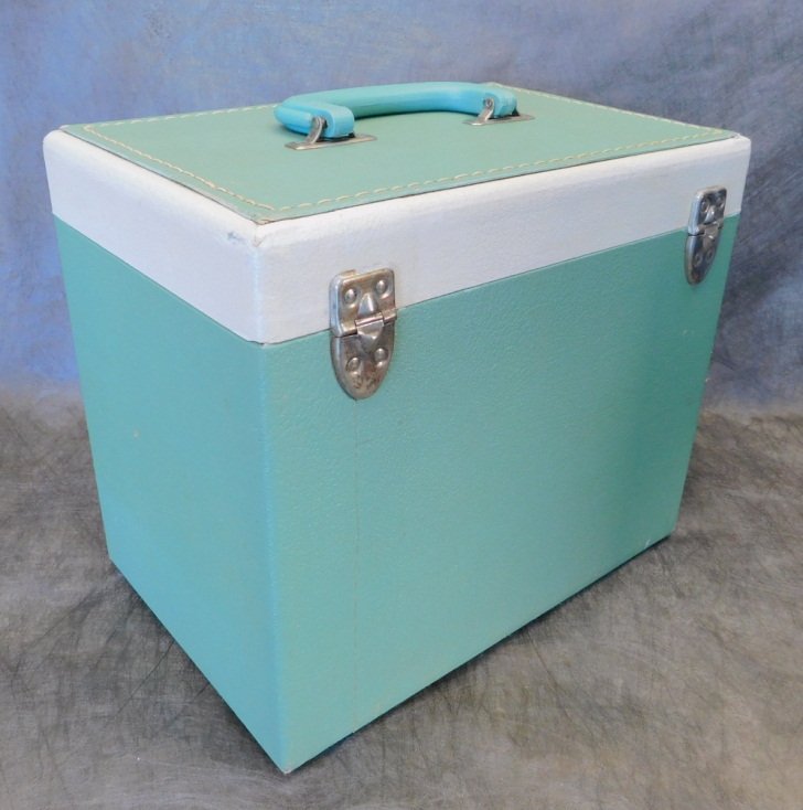 White 221K Singer Featherweight FA2058554