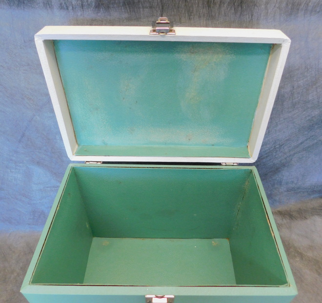 White 221K Singer Featherweight FA2058554