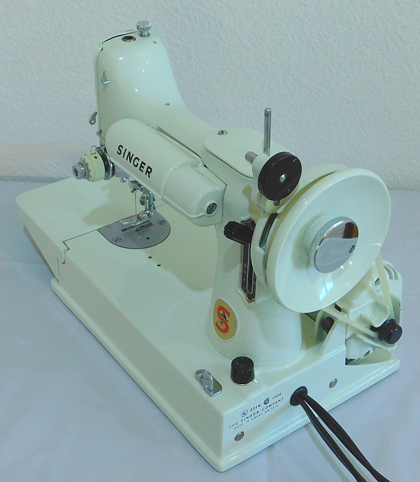1968-69 White Singer Featherweight 221K Sewing Machine (FA231876)