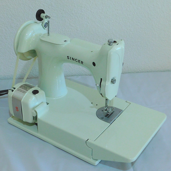 1968-69 White Singer Featherweight 221K Sewing Machine (FA231876)