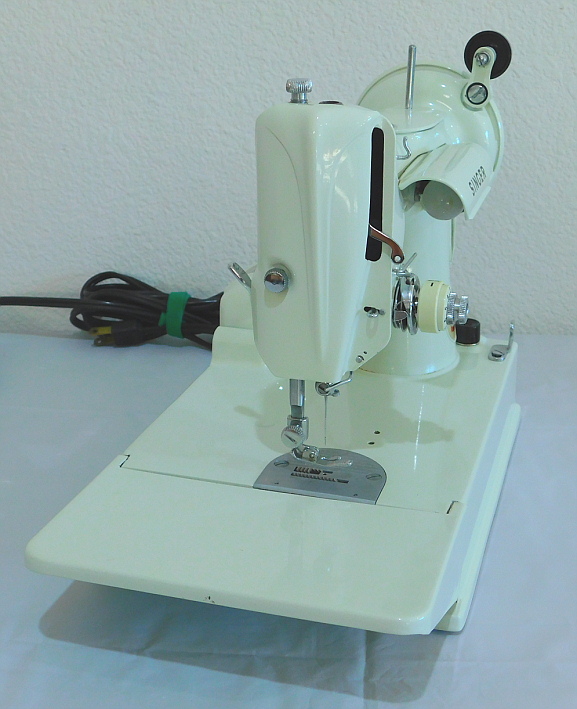 1968-69 White Singer Featherweight 221K Sewing Machine (FA231876)
