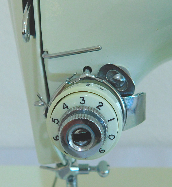 1968-69 White Singer Featherweight 221K Sewing Machine (FA231876)