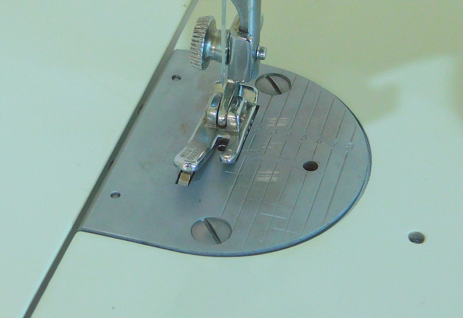 1968-69 White Singer Featherweight 221K Sewing Machine (FA231876)