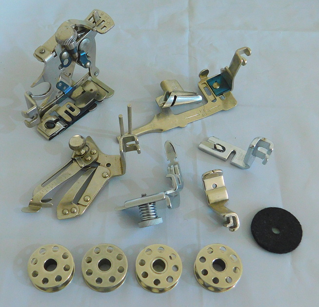 1968-69 White Singer Featherweight 221K Sewing Machine (FA231876)