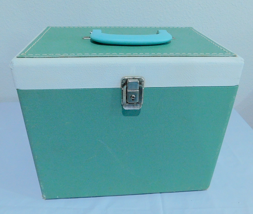 1968-69 White Singer Featherweight 221K Sewing Machine (FA231876)