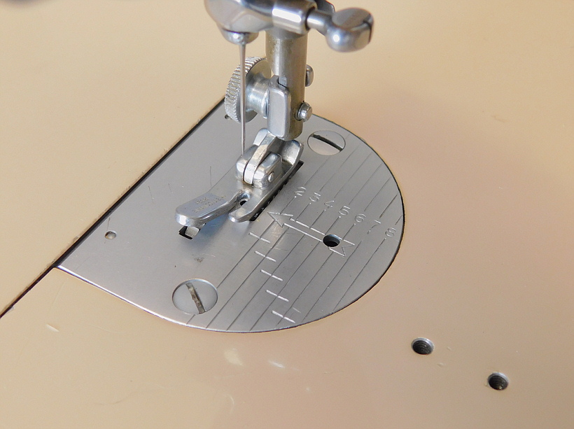 Tan Singer Featherweight Sewing Machine JE159511